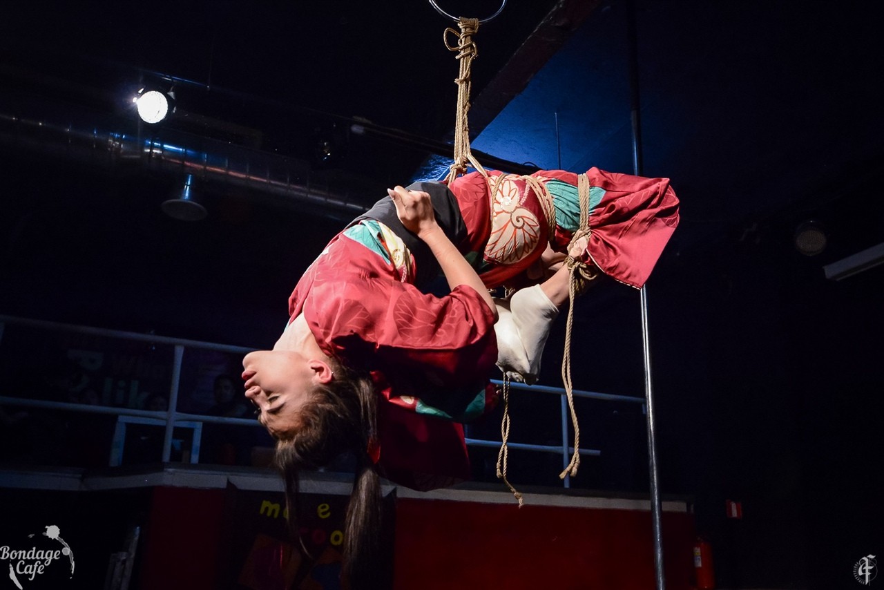 Shibari perfomance at Bondage Cafe SPb. Model: Denjamy Djovanny. Bondage: Mosafir. Photo: Anastasiya Filippova